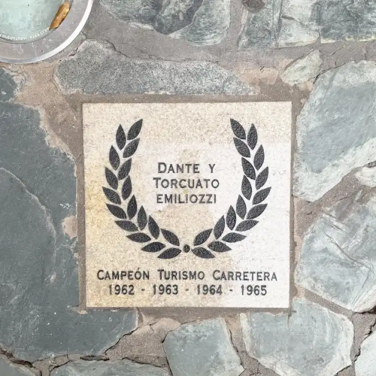 placa emiliozzi balcarce