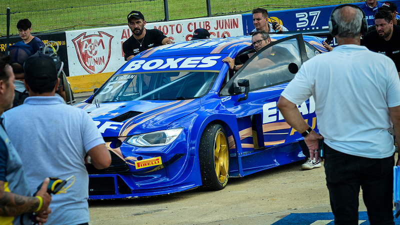 Franco Vivian cerró un sábado espectacular en Junín y alargó la definición del campeonato | Imagen Prensa TC2000