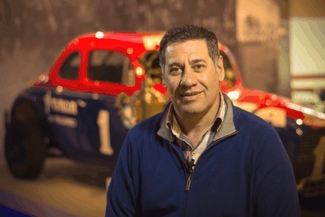 Javier Torres es el conductor de Pilotos del Sudeste.